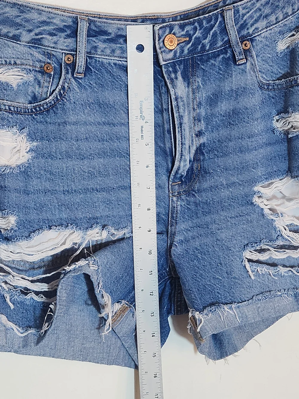 American Eagle Tomgirl Distressed Denim Shorts Medium Wash Size 14